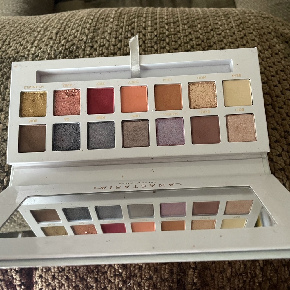 Anastasia Beverly Hills carli bybel palette